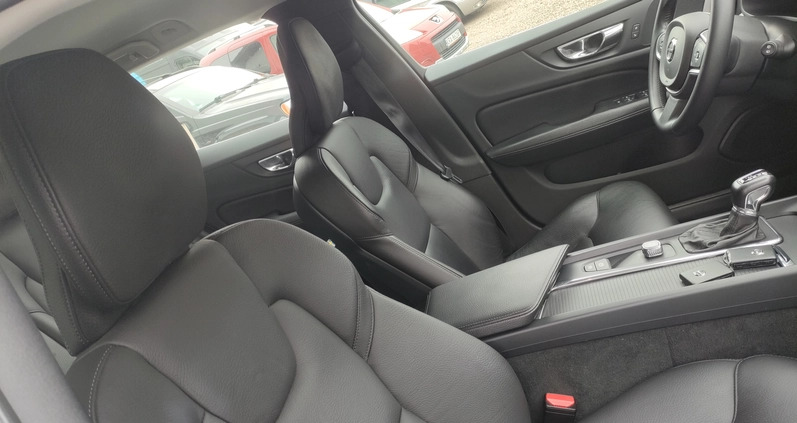 Volvo V60 cena 98277 przebieg: 133000, rok produkcji 2018 z Międzyrzecz małe 742